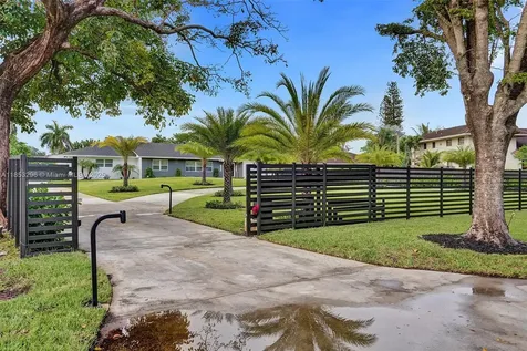 245 NE 156th Street Miami FL 33162