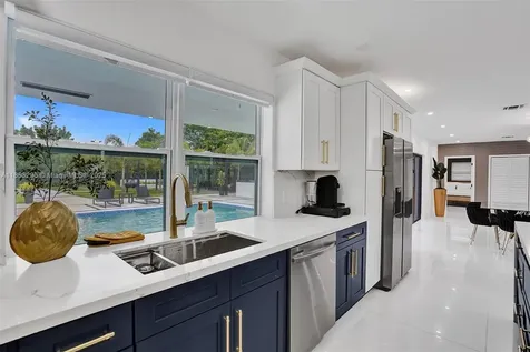245 NE 156th Street Miami FL 33162