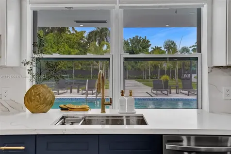 245 NE 156th Street Miami FL 33162