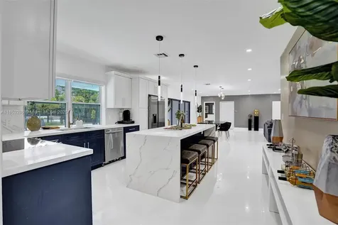 245 NE 156th Street Miami FL 33162