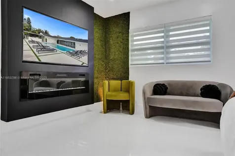 245 NE 156th Street Miami FL 33162