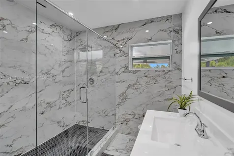 245 NE 156th Street Miami FL 33162
