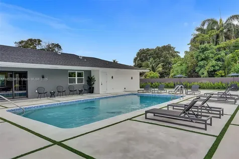 245 NE 156th Street Miami FL 33162