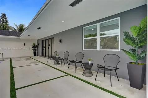 245 NE 156th Street Miami FL 33162