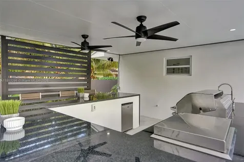 245 NE 156th Street Miami FL 33162
