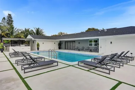 245 NE 156th Street Miami FL 33162