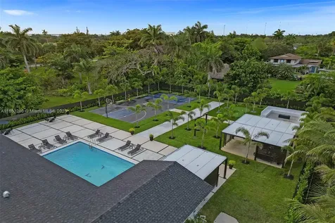 245 NE 156th Street Miami FL 33162