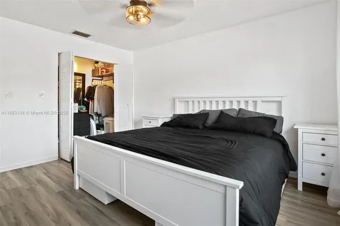 2350 Oak Court Pembroke Pines FL 33026