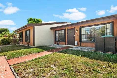 2350 Oak Court Pembroke Pines FL 33026