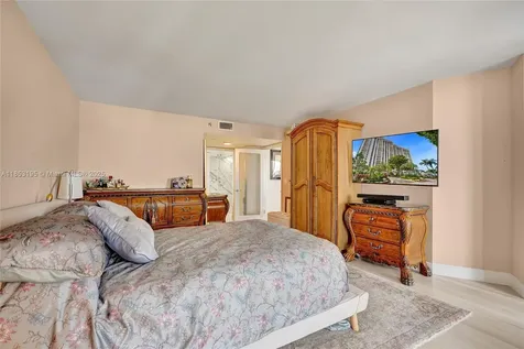 4000 Towerside Terrace Miami FL 33138