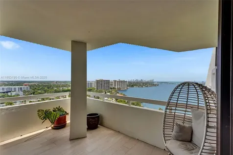 4000 Towerside Terrace Miami FL 33138
