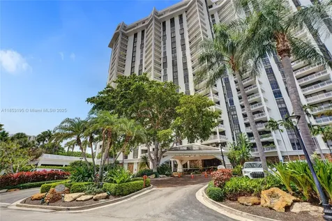 4000 Towerside Terrace Miami FL 33138