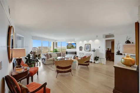 4000 Towerside Terrace Miami FL 33138