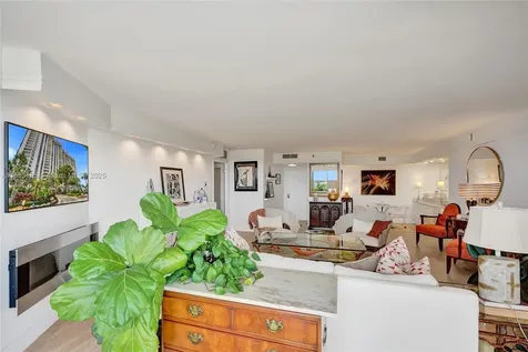 4000 Towerside Terrace Miami FL 33138