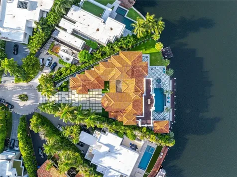 498 N Parkway Parkway Golden Beach FL 33160