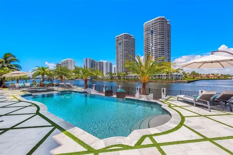 498 N Parkway Parkway Golden Beach FL 33160