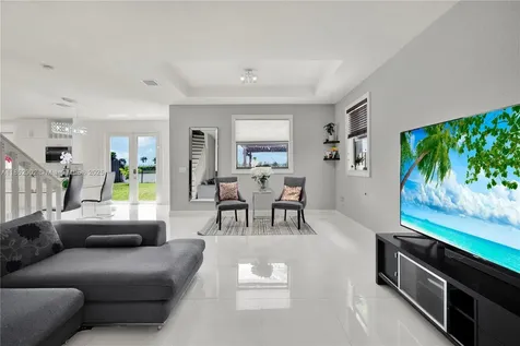 557 SE 37th Place Homestead FL 33033