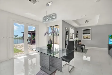 557 SE 37th Place Homestead FL 33033