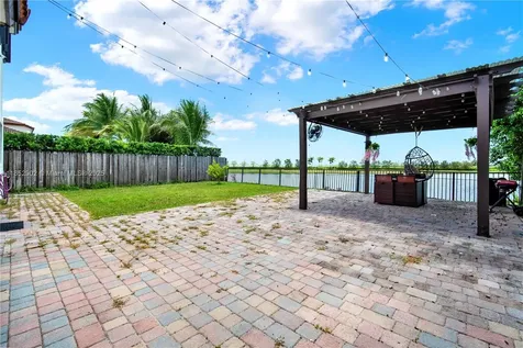 557 SE 37th Place Homestead FL 33033