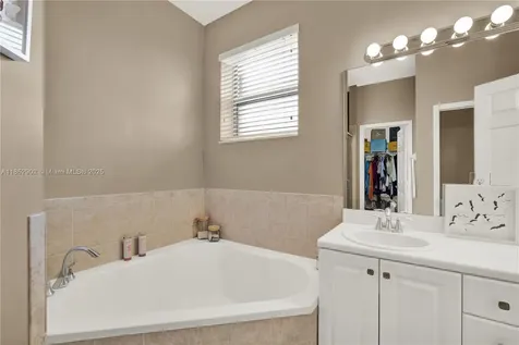 557 SE 37th Place Homestead FL 33033