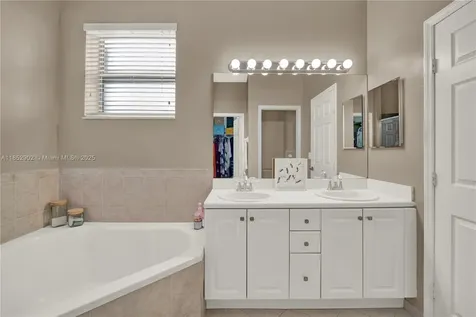 557 SE 37th Place Homestead FL 33033