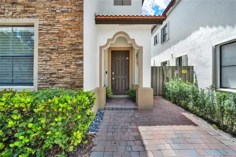557 SE 37th Place Homestead FL 33033