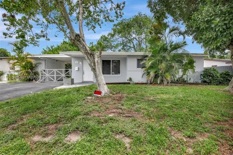 311 SW 68th Terrace Pembroke Pines FL 33023