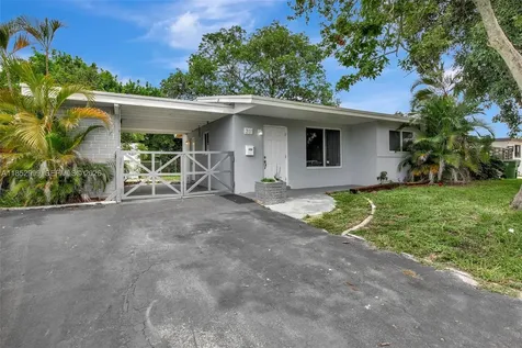 311 SW 68th Terrace Pembroke Pines FL 33023