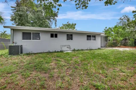 311 SW 68th Terrace Pembroke Pines FL 33023