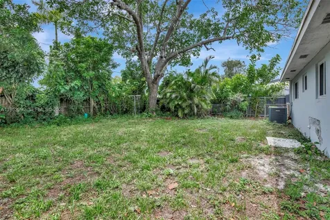 311 SW 68th Terrace Pembroke Pines FL 33023