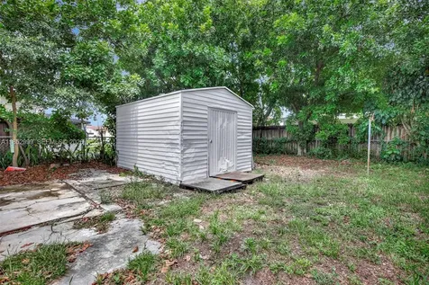 311 SW 68th Terrace Pembroke Pines FL 33023