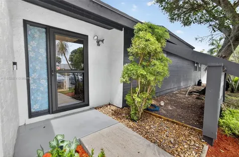 472 Long Bow Court Royal Palm Beach FL 33411
