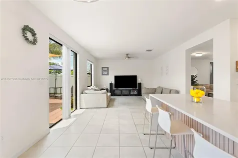 10488 W 35th Way Hialeah FL 33018