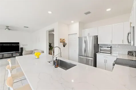 10488 W 35th Way Hialeah FL 33018