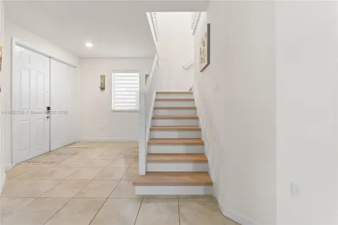 10488 W 35th Way Hialeah FL 33018