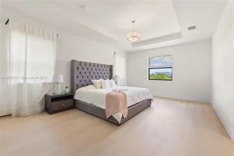10488 W 35th Way Hialeah FL 33018