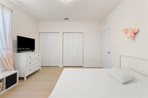 10488 W 35th Way Hialeah FL 33018