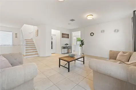 10488 W 35th Way Hialeah FL 33018