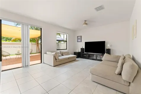 10488 W 35th Way Hialeah FL 33018