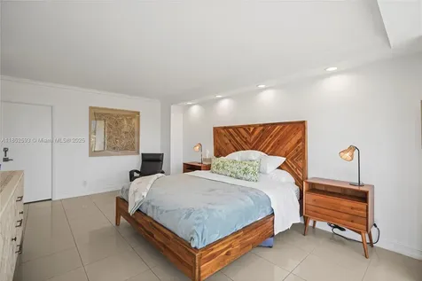 1000 W Island Boulevard Aventura FL 33160