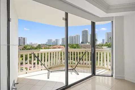 1000 W Island Boulevard Aventura FL 33160