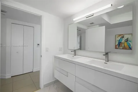 1000 W Island Boulevard Aventura FL 33160