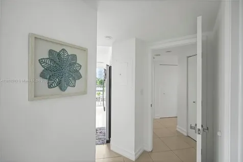 1000 W Island Boulevard Aventura FL 33160