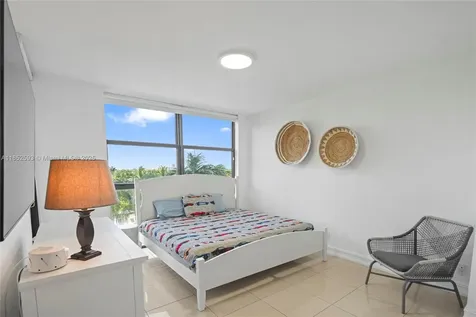 1000 W Island Boulevard Aventura FL 33160