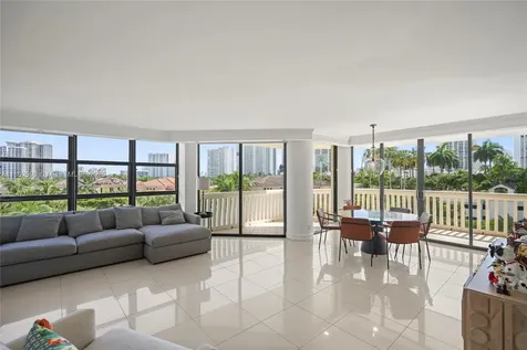 1000 W Island Boulevard Aventura FL 33160
