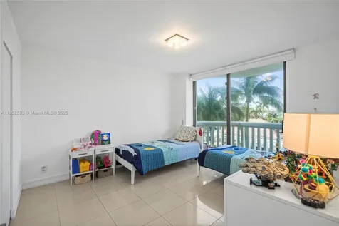 1000 W Island Boulevard Aventura FL 33160