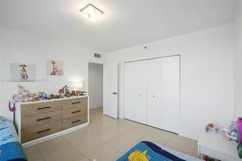 1000 W Island Boulevard Aventura FL 33160