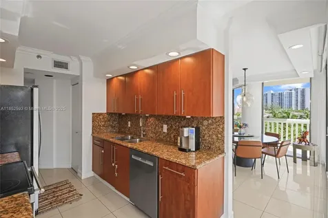 1000 W Island Boulevard Aventura FL 33160
