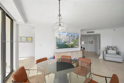 1000 W Island Boulevard Aventura FL 33160