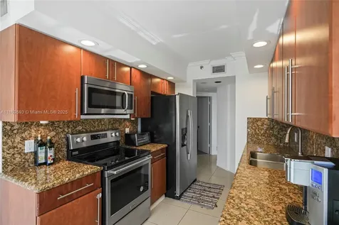 1000 W Island Boulevard Aventura FL 33160